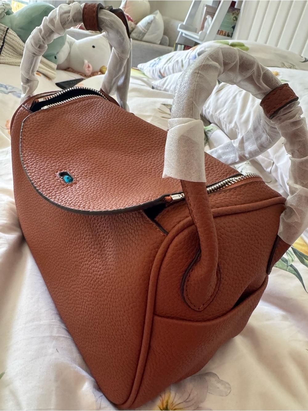 Classic Top-Handle Women’s Bag in Cognac Brown - Picture 3 of 8